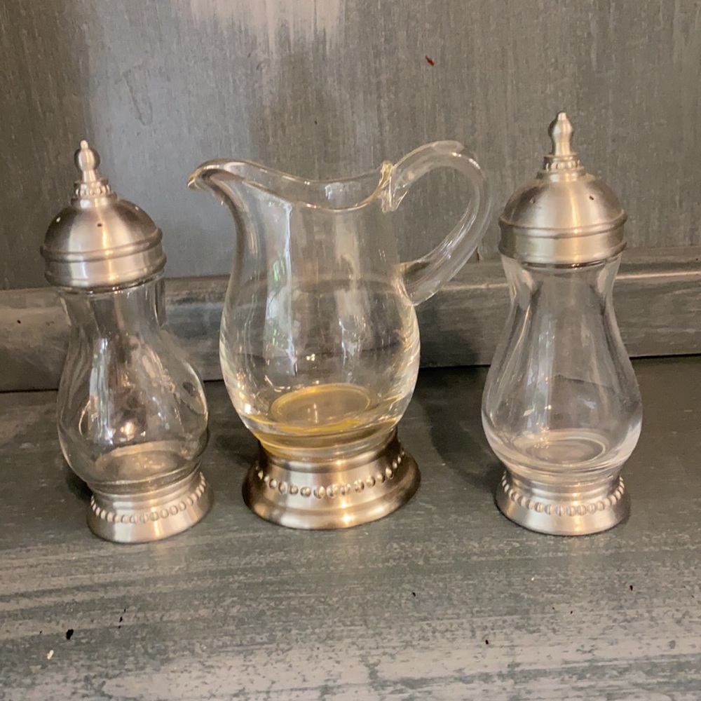 Crystal Salt & Pepper W/Metal Top & Base